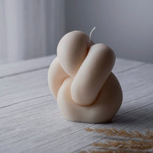 Load image into Gallery viewer, ALLURE CA - Large Vanilla Knot Candle
