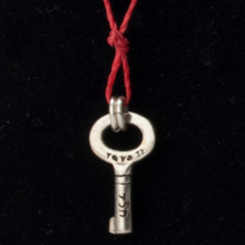 Load image into Gallery viewer, YoYo32- Silver Key Necklace
